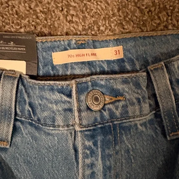 NWT Levis 70s High Flare jeans - Picture 4 of 6